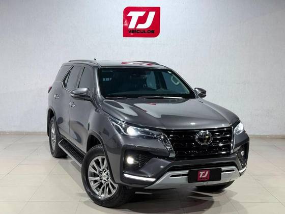 TOYOTA HILUX SW4 2.8 D-4D TURBO DIESEL SRX 7L 4X4 AUTOMÁTICO